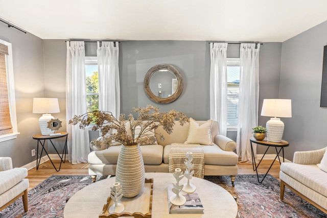 112 E Henry Clay STREET, Whitefish Bay, WI 53217