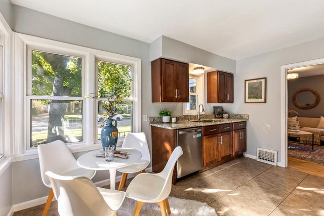 112 E Henry Clay STREET, Whitefish Bay, WI 53217