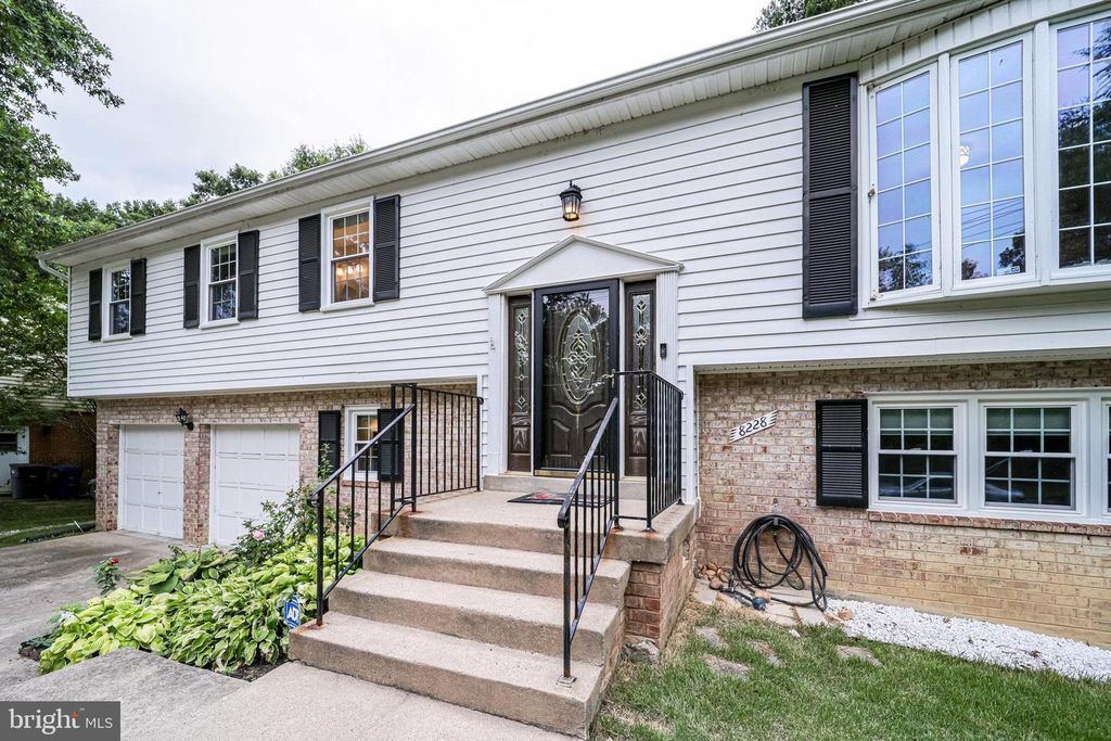8228 RIVERSIDE RD, Alexandria, VA 22308
