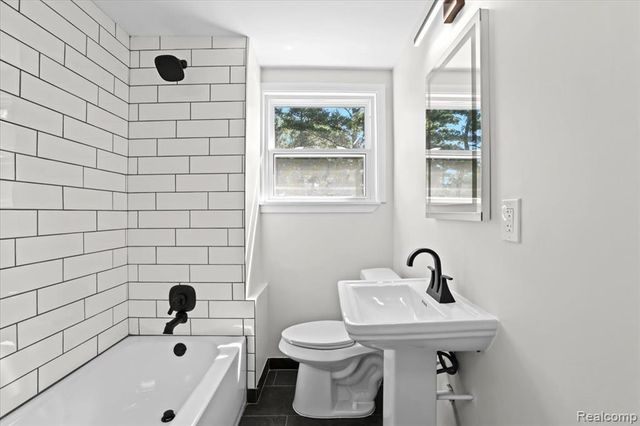 17421 Quincy Street, Detroit, MI 48221