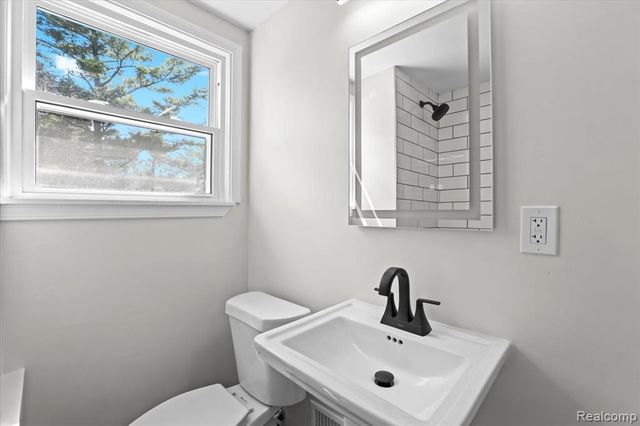 17421 Quincy Street, Detroit, MI 48221