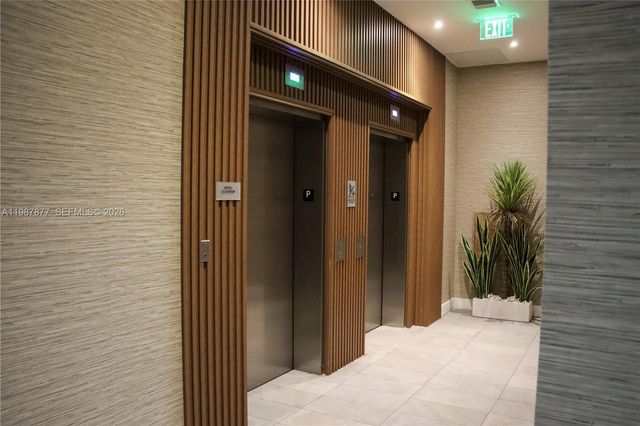 239 SW 9th St 1704, Miami, FL 33130