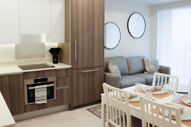 239 SW 9th St 1704, Miami, FL 33130