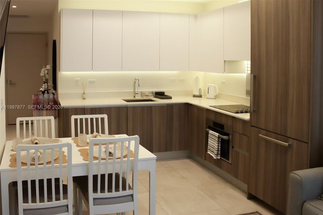 239 SW 9th St 1704, Miami, FL 33130