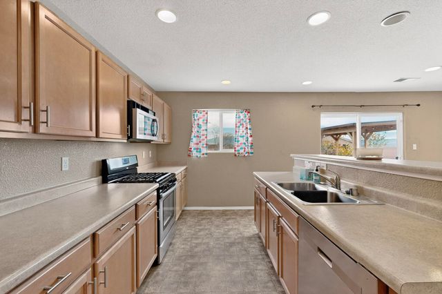 2900 Gault Trail SW, Albuquerque, NM 87121