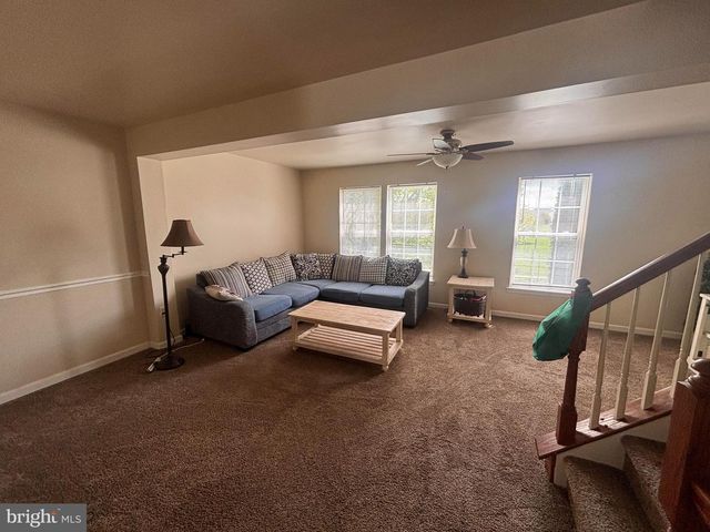 16 DARE LN, Pottstown, PA 19465