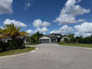 1801 HAGEN CT, Naples, FL 34120