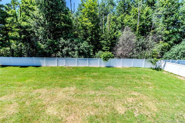 18 Baron Drive, Warwick, NY 10990
