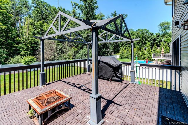 18 Baron Drive, Warwick, NY 10990