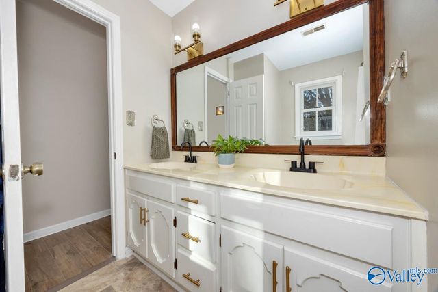 1306 Huntsville Hills Drive, Huntsville, AL 35802