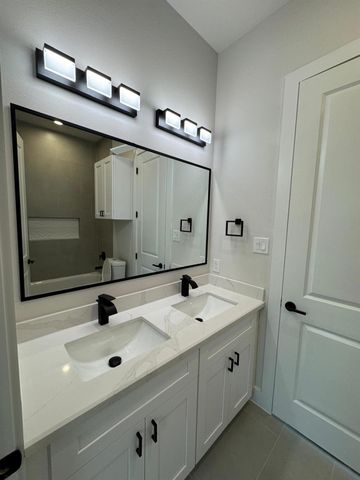 330 Janisch Road A, Houston, TX 77018