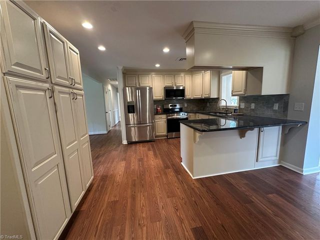 5100 Murray Road, Winston-salem, NC 27106