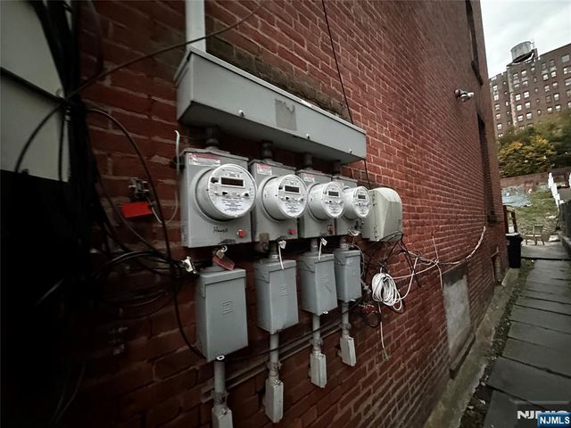 366 Summer Avenue, Newark, NJ 07104