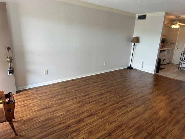 6400 46TH AVENUE N 315, Kenneth City, FL 33709