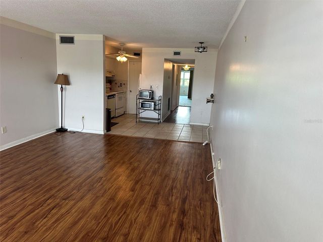 6400 46TH AVENUE N 315, Kenneth City, FL 33709