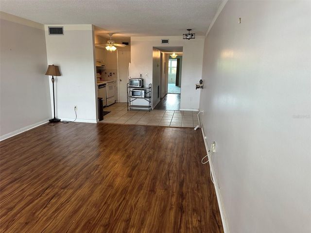 6400 46TH AVENUE N 315, Kenneth City, FL 33709