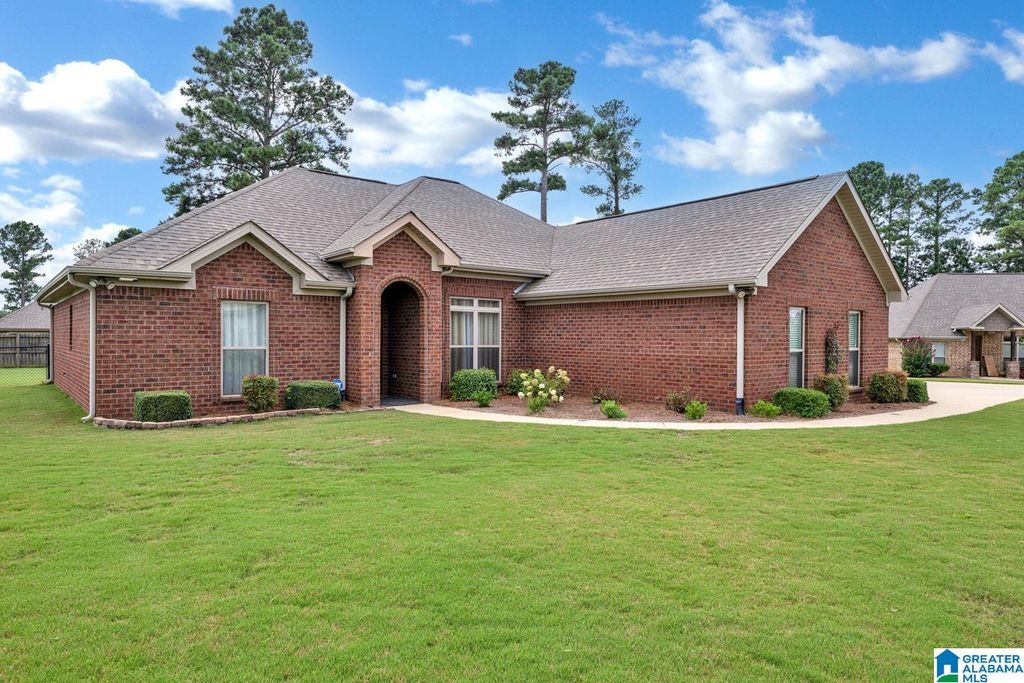 27 COUNTY ROAD 1062, Clanton, AL 35045