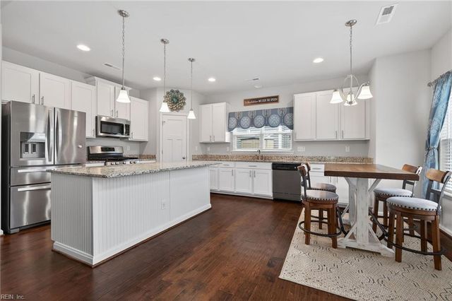 209 Bennetts Grove LN, Suffolk, VA 23435