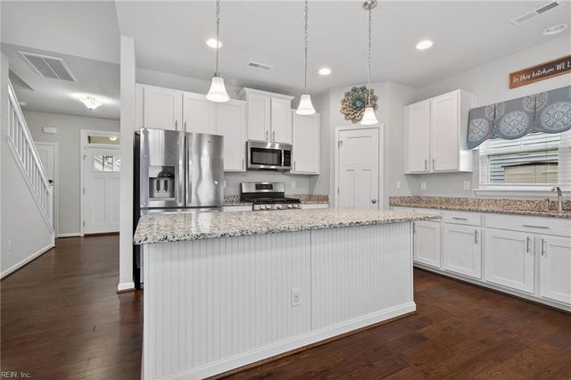 209 Bennetts Grove LN, Suffolk, VA 23435