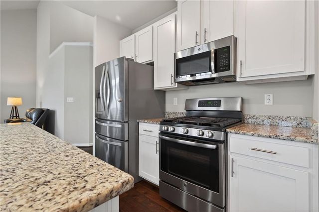 209 Bennetts Grove LN, Suffolk, VA 23435