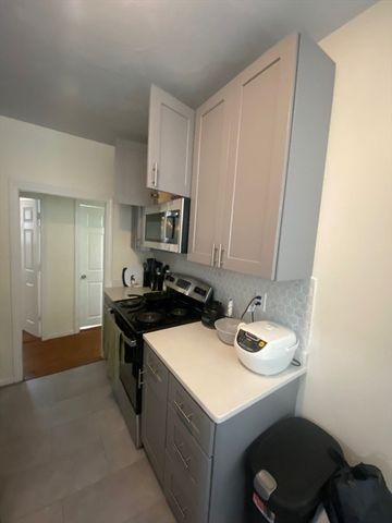 822 Huntington Ave 3, Boston, MA 02115