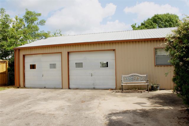 216 North Street, Columbus, TX 78934