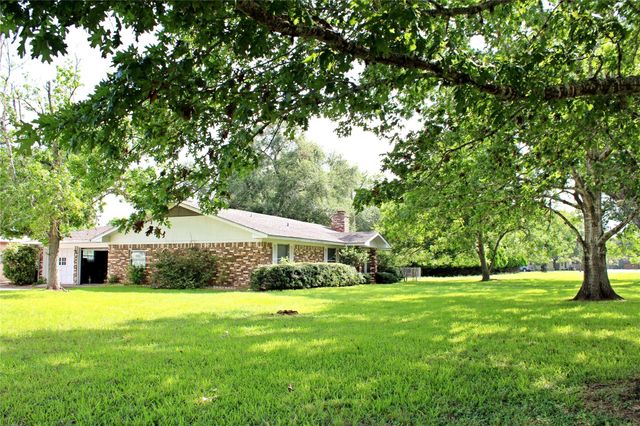 216 North Street, Columbus, TX 78934