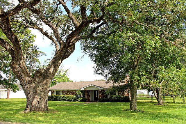 216 North Street, Columbus, TX 78934
