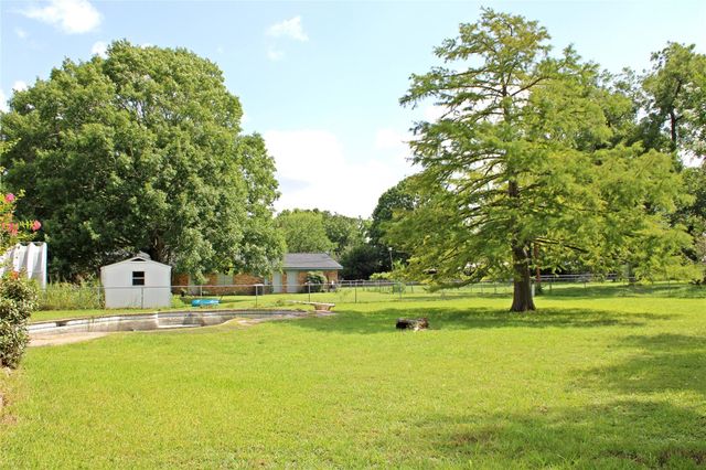 216 North Street, Columbus, TX 78934