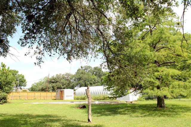 216 North Street, Columbus, TX 78934