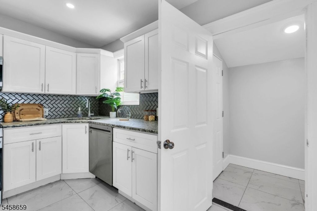 379 Seminary Ave, Rahway City, NJ 07065 — photo 4