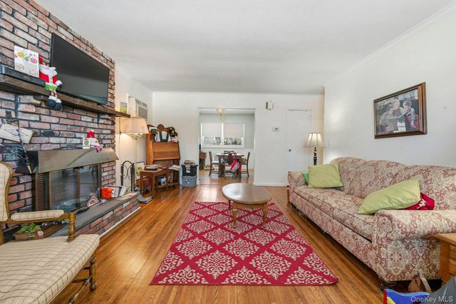 111 King Street, Hicksville, NY 11801