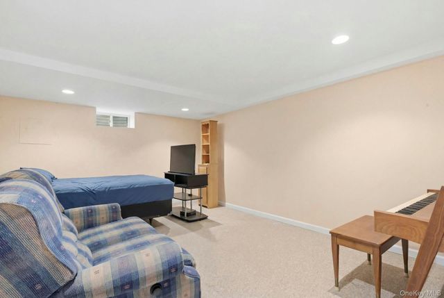 111 King Street, Hicksville, NY 11801