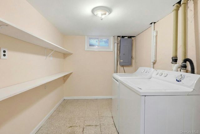 111 King Street, Hicksville, NY 11801