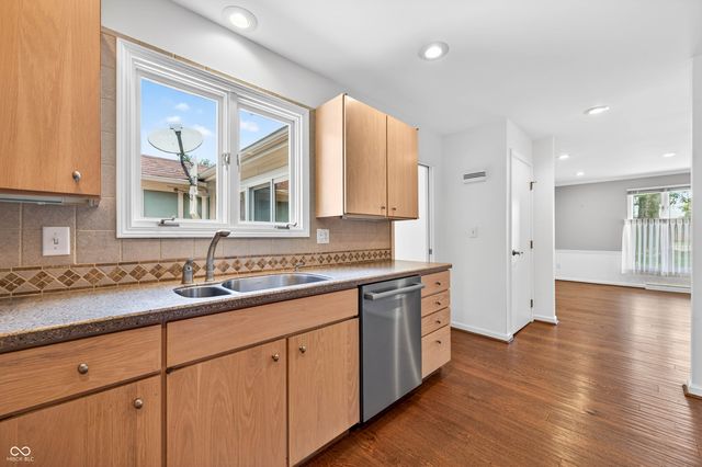 3980 Waycross Drive, Columbus, IN 47203