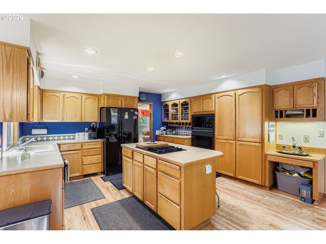 8225 Sw GEARHART Dr, Beaverton, OR 97007