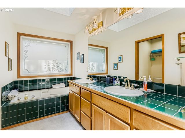 8225 Sw GEARHART Dr, Beaverton, OR 97007