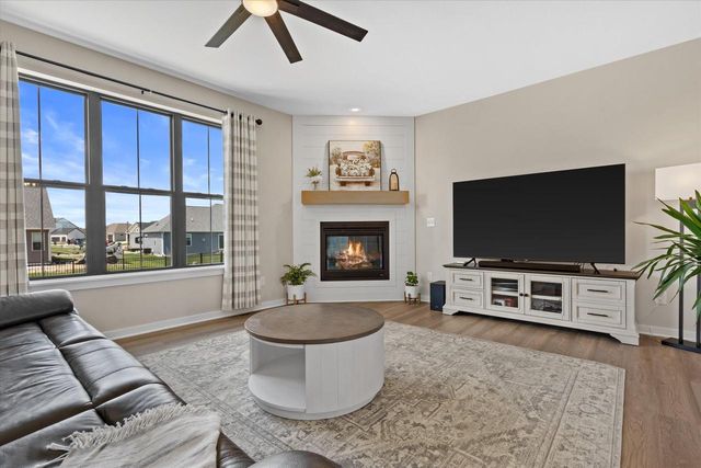 1311 Whalen DRIVE, Oconomowoc, WI 53066
