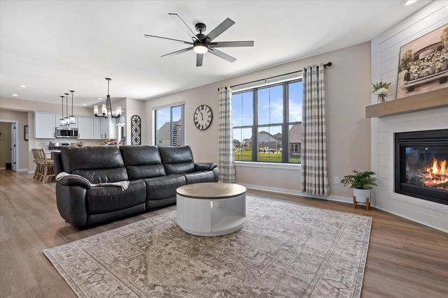 1311 Whalen DRIVE, Oconomowoc, WI 53066