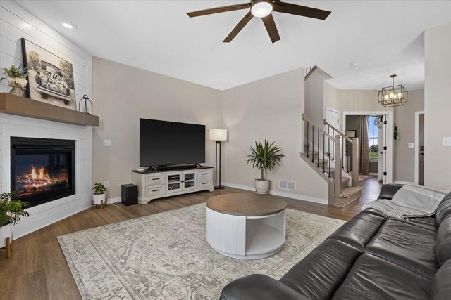 1311 Whalen DRIVE, Oconomowoc, WI 53066