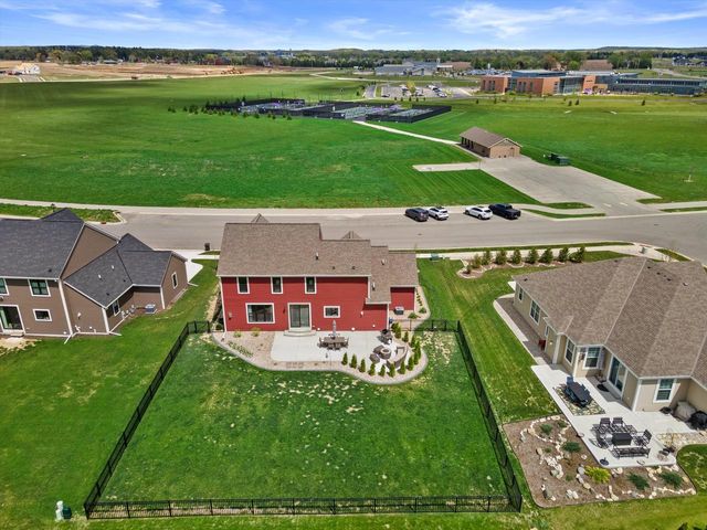 1311 Whalen DRIVE, Oconomowoc, WI 53066