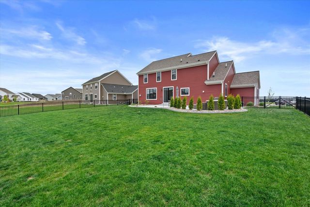 1311 Whalen DRIVE, Oconomowoc, WI 53066