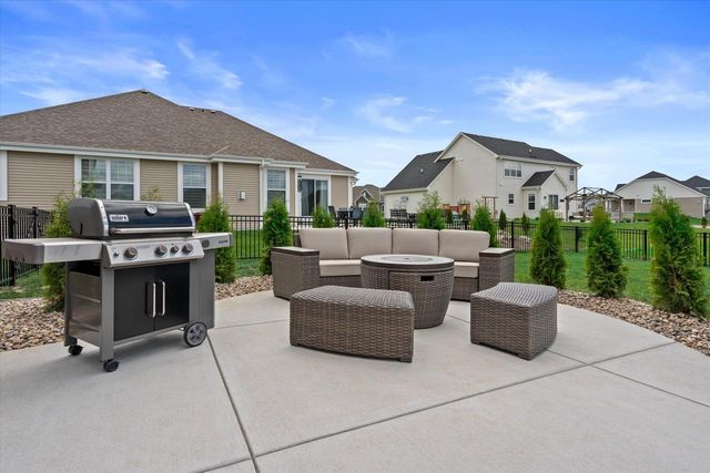 1311 Whalen DRIVE, Oconomowoc, WI 53066
