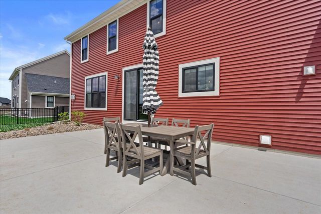 1311 Whalen DRIVE, Oconomowoc, WI 53066