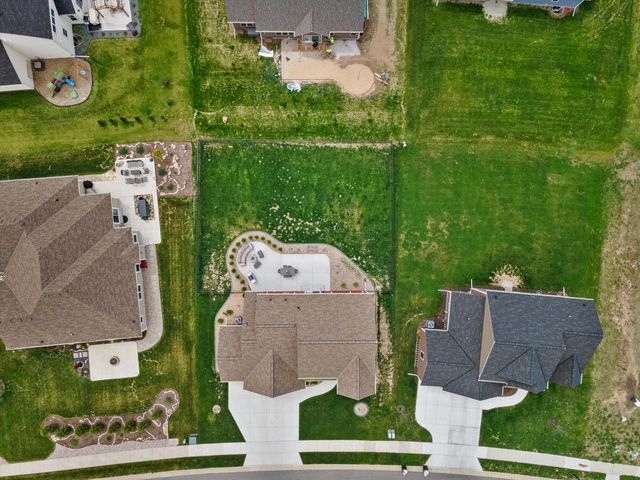 1311 Whalen DRIVE, Oconomowoc, WI 53066
