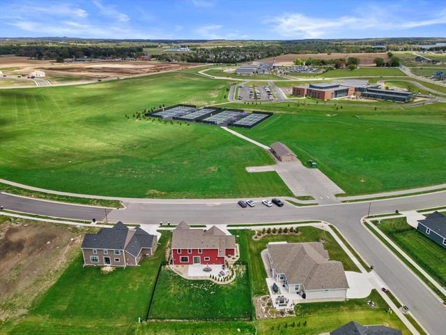 1311 Whalen DRIVE, Oconomowoc, WI 53066