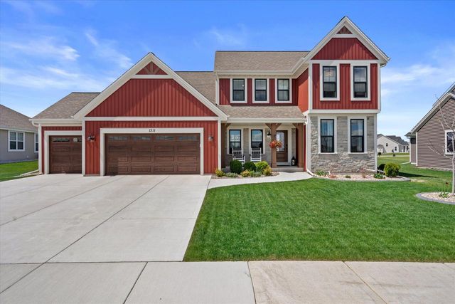 1311 Whalen DRIVE, Oconomowoc, WI 53066