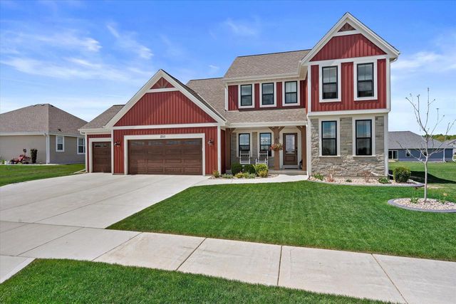 1311 Whalen DRIVE, Oconomowoc, WI 53066