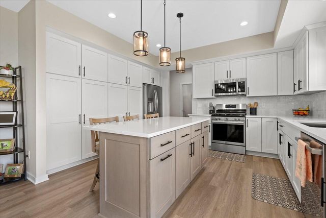 1311 Whalen DRIVE, Oconomowoc, WI 53066