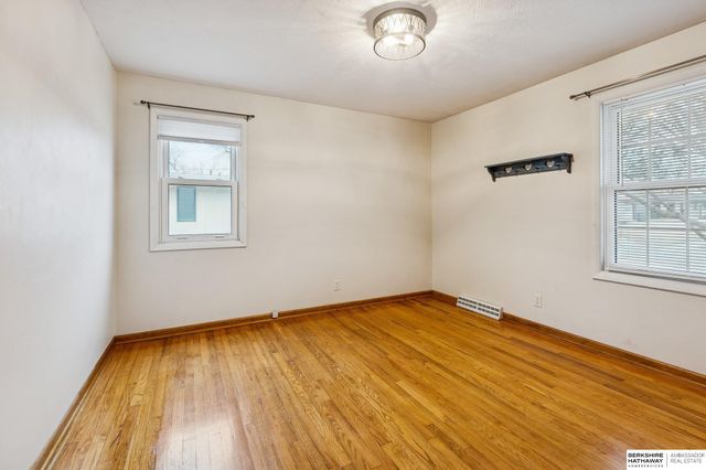 1216 Hillcrest Drive, Bellevue, NE 68005